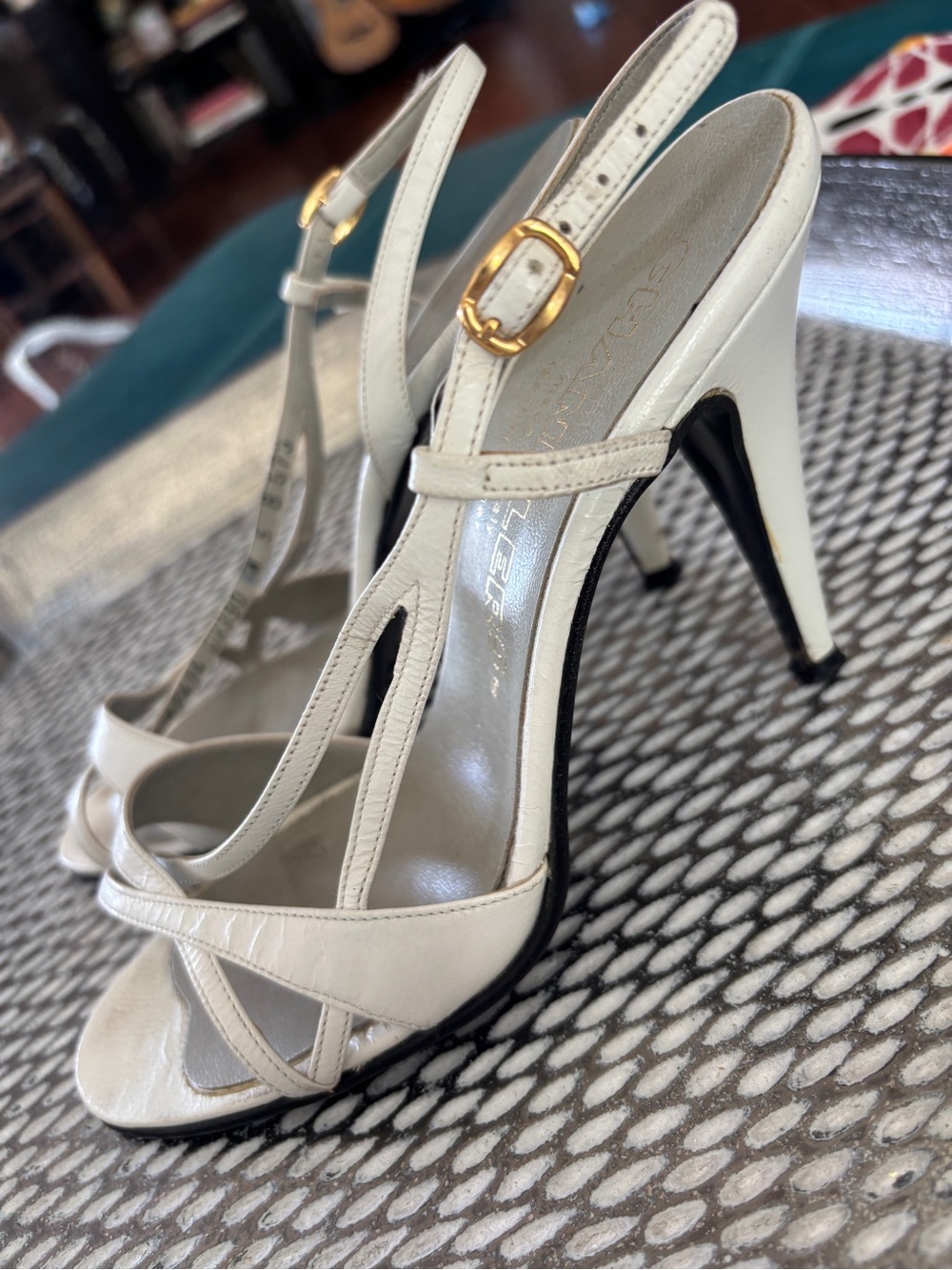 Vintage Chandlers Made in Italy Leather white Strappy Heels Sandals size 5B